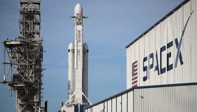 SpaceX      , - Reuters