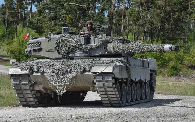 ͳ       Leopard 2