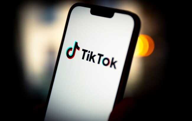   TikTok, YouTube  Snapchat   